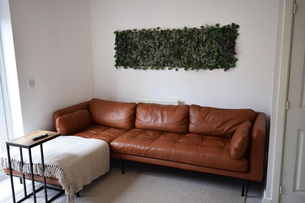 Modern 2 Bed House - Hs2, Nec & Birmingham Airport Holiday home Marston Green